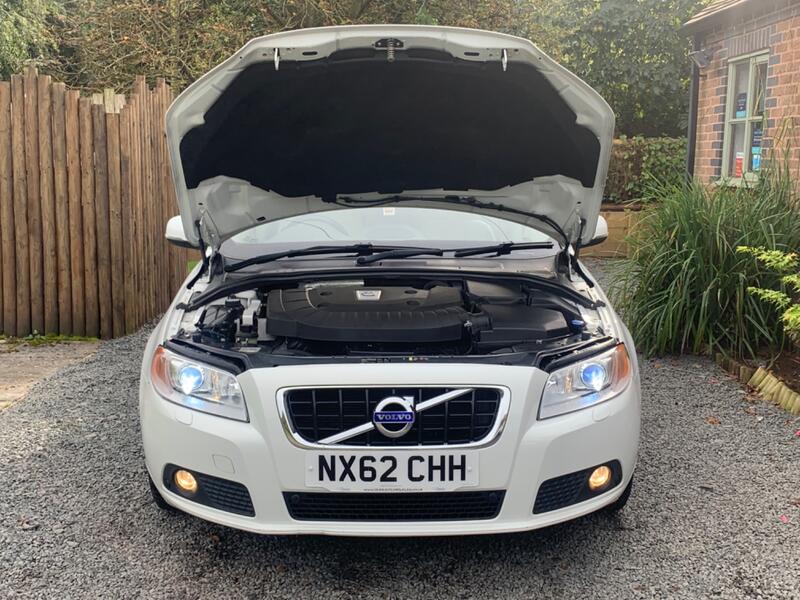 VOLVO V70 2.4 D5 SE Lux Geartronic Euro 5 5dr 2013