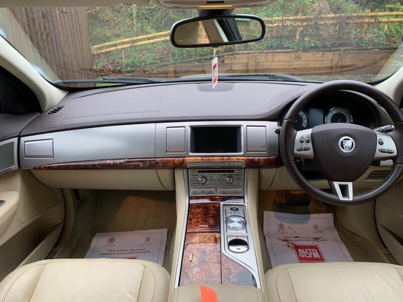 JAGUAR XF 3.0d V6 Luxury Auto Euro 5 4dr 2009