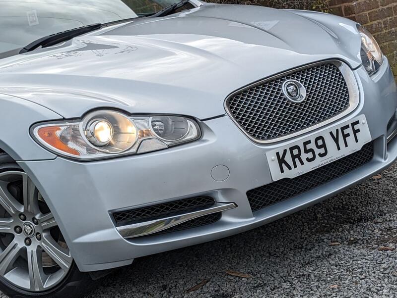 JAGUAR XF 3.0d V6 Luxury Auto Euro 5 4dr 2009