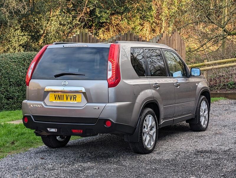 NISSAN X-TRAIL 2.0 dCi Tekna 4WD Euro 5 5dr 2011