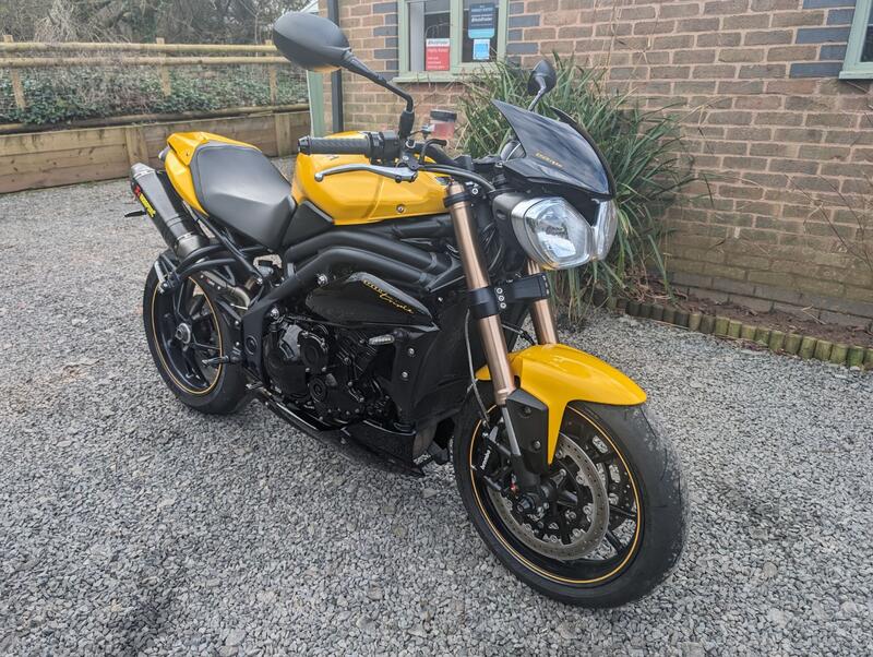 TRIUMPH SPEED TRIPLE 1050 1050 94 2015