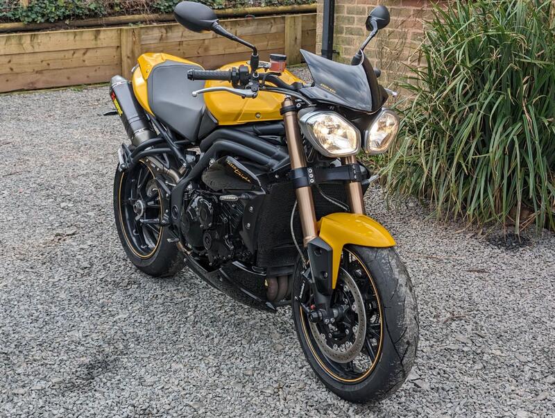 TRIUMPH SPEED TRIPLE 1050 1050 94 2015