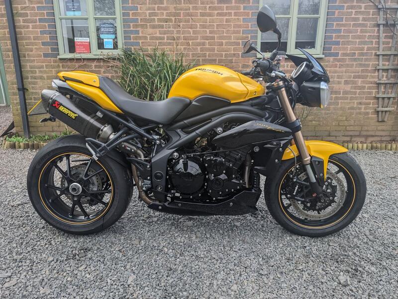 TRIUMPH SPEED TRIPLE 1050 1050 94 2015