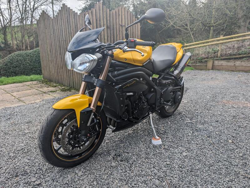 TRIUMPH SPEED TRIPLE 1050 1050 94 2015