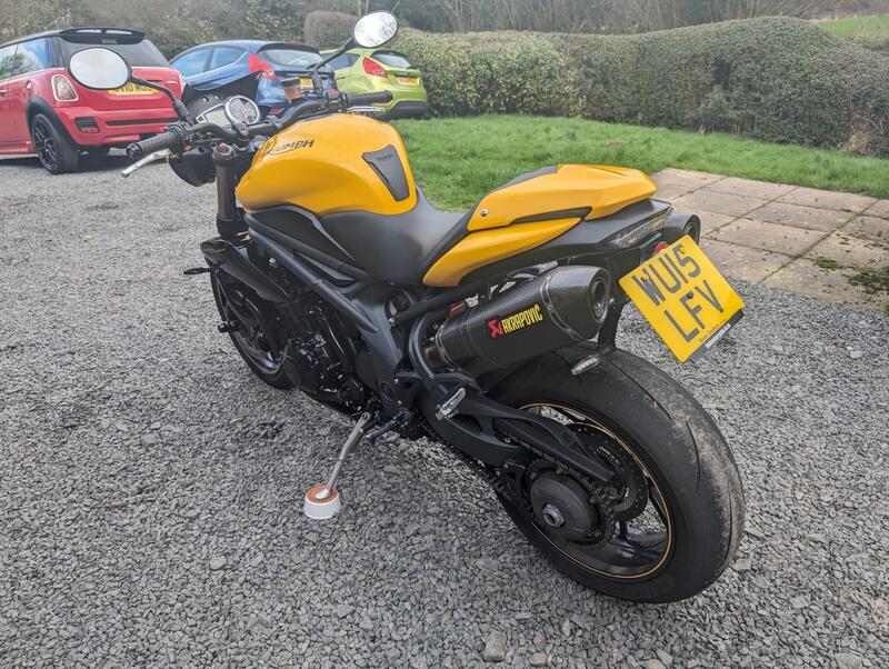 TRIUMPH SPEED TRIPLE 1050 1050 94 2015