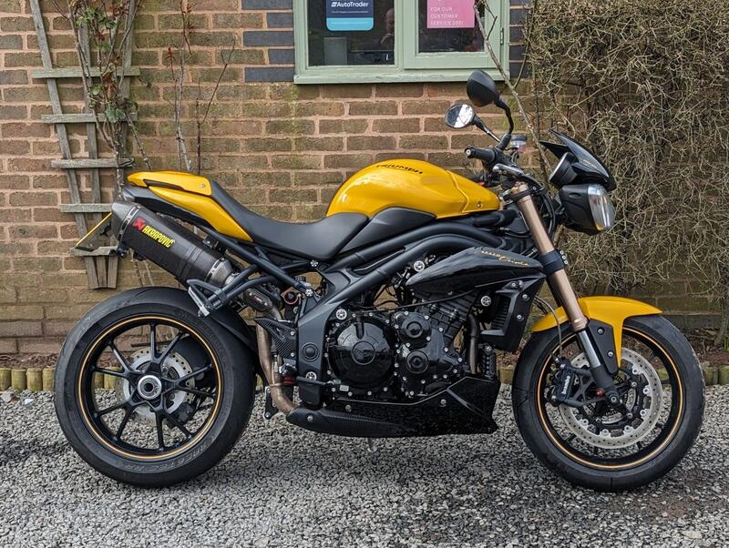 TRIUMPH SPEED TRIPLE 1050 1050 94 2015