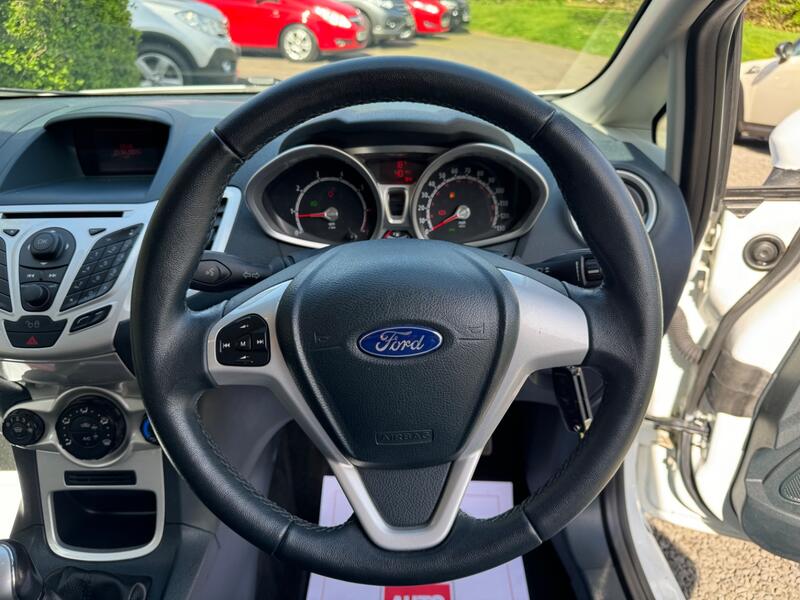 FORD FIESTA 1.25 Zetec 3dr 2012