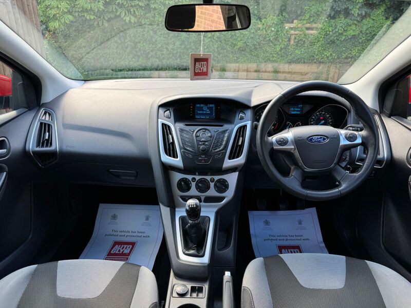 FORD FOCUS 1.6 Zetec Euro 5 5dr 2012