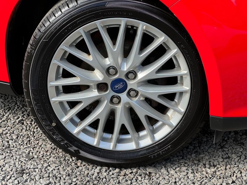 FORD FOCUS 1.6 Zetec Euro 5 5dr 2012