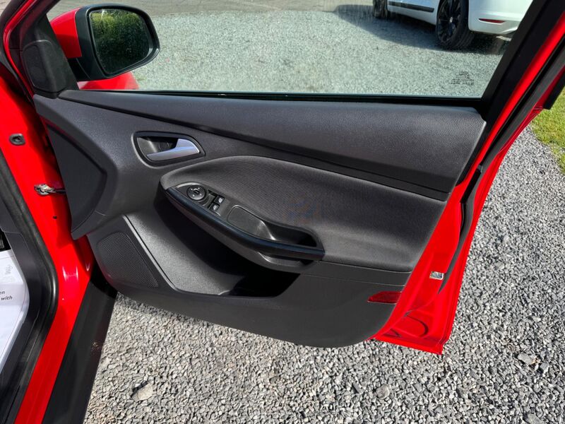FORD FOCUS 1.6 Zetec Euro 5 5dr 2012