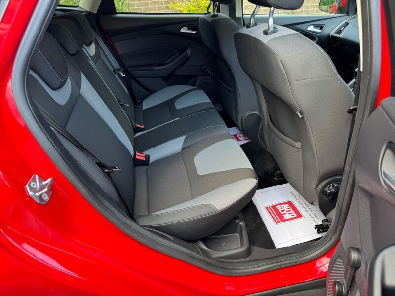 FORD FOCUS 1.6 Zetec Euro 5 5dr 2012