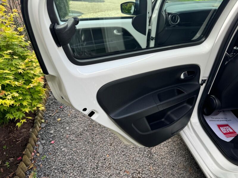 VOLKSWAGEN UP 1.0 High up! Euro 5 5dr 2012