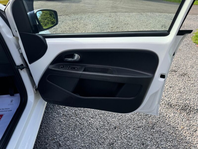 VOLKSWAGEN UP 1.0 High up! Euro 5 5dr 2012