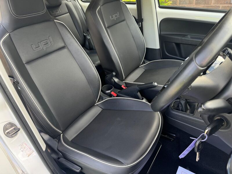 VOLKSWAGEN UP 1.0 High up! Euro 5 5dr 2012