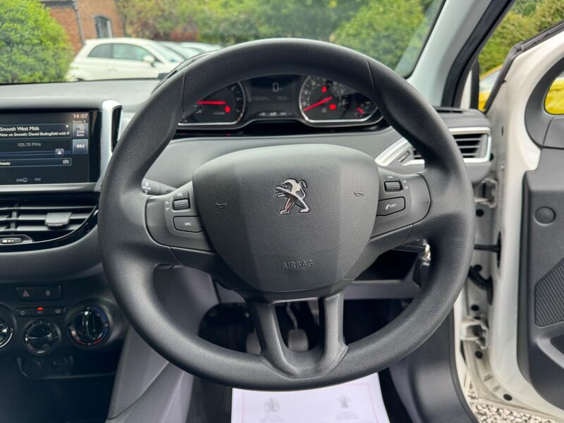 PEUGEOT 208 1.2 VTi PureTech Active Euro 6 5dr 2015