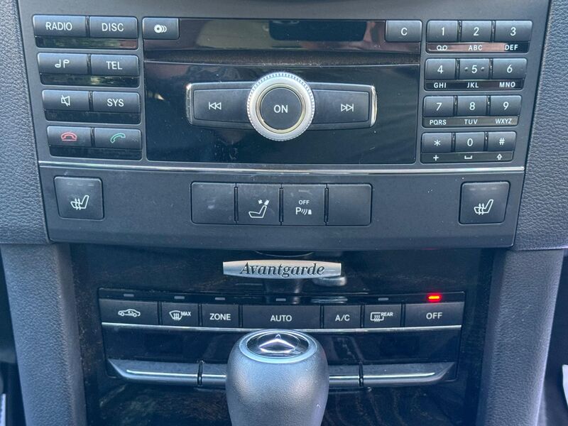 MERCEDES-BENZ E CLASS 2.1 E220 CDI BlueEfficiency Avantgarde Tiptronic Euro 5 4dr 2010