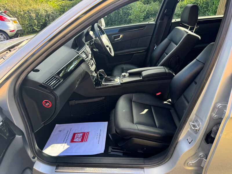 MERCEDES-BENZ E CLASS 2.1 E220 CDI BlueEfficiency Avantgarde Tiptronic Euro 5 4dr 2010