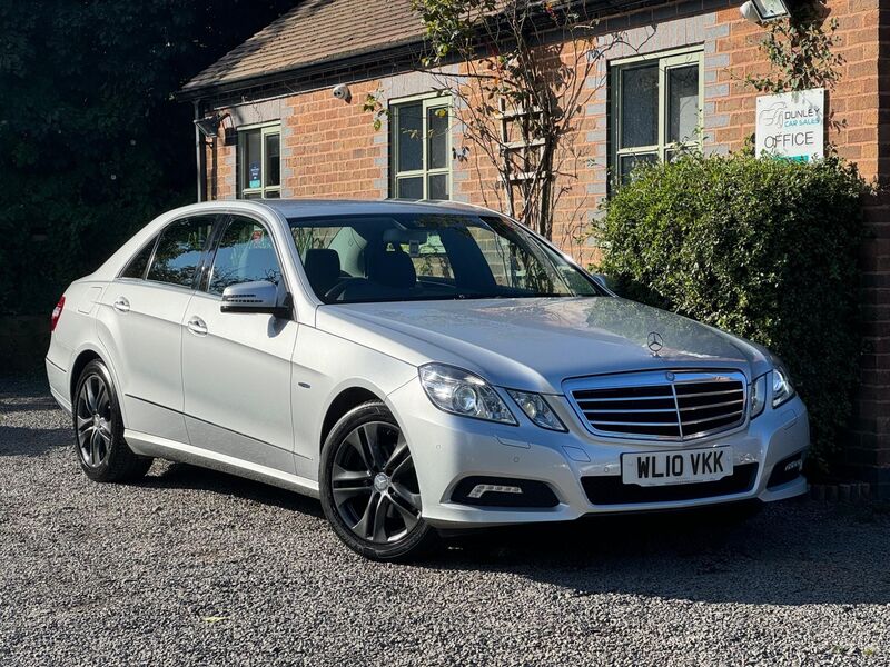 MERCEDES-BENZ E CLASS 2.1 E220 CDI BlueEfficiency Avantgarde Tiptronic Euro 5 4dr 2010