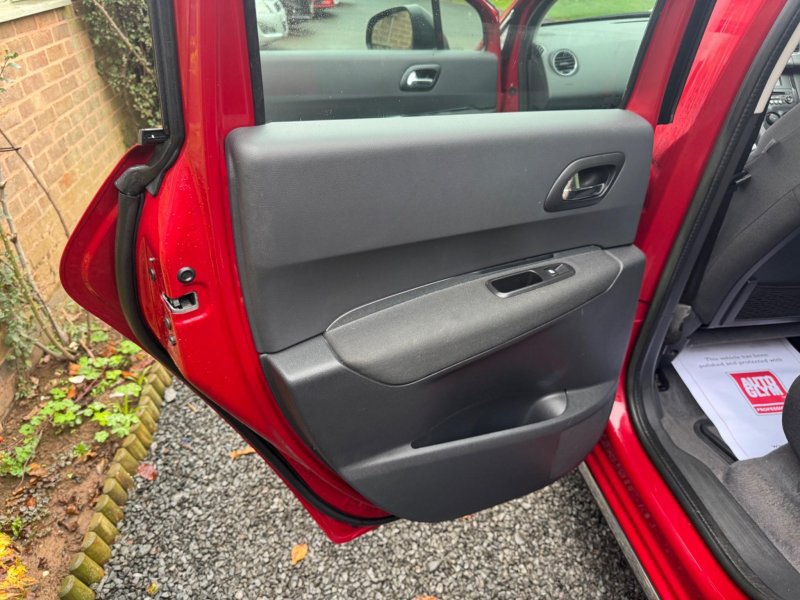 PEUGEOT 3008 1.6 HDi Active Euro 5 5dr 2014