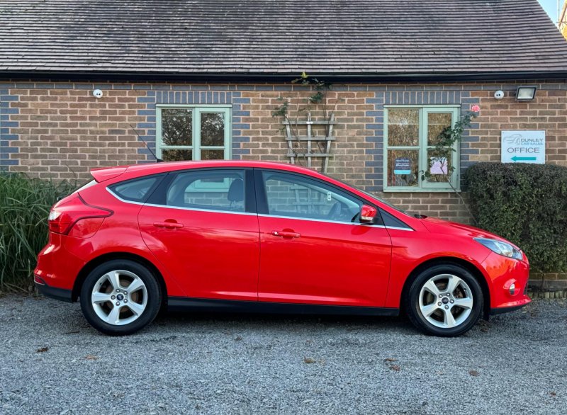 FORD FOCUS 1.0T EcoBoost Zetec Navigator Euro 5 (s/s) 5dr 2013