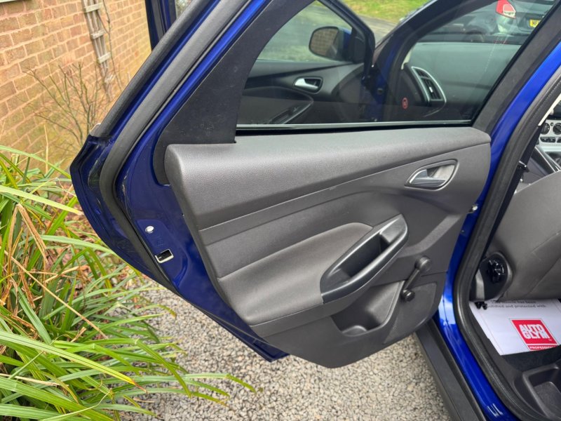 FORD FOCUS 1.0T EcoBoost Zetec Euro 5 (s/s) 5dr 2013
