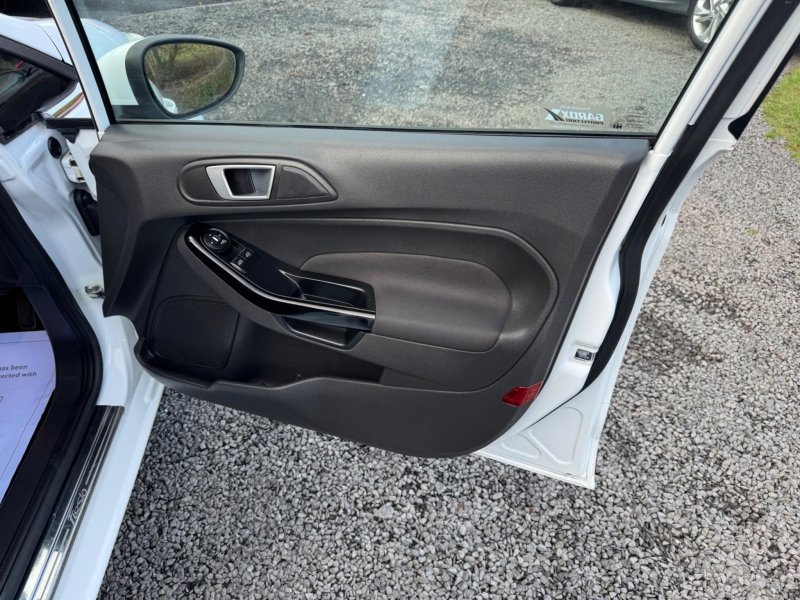 FORD FIESTA 1.0T EcoBoost Titanium Euro 5 (s/s) 5dr 2013