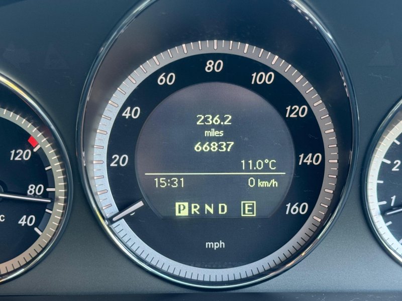 MERCEDES-BENZ C CLASS 1.8 C180 BlueEfficiency Elegance Auto Euro 5 4dr 2011