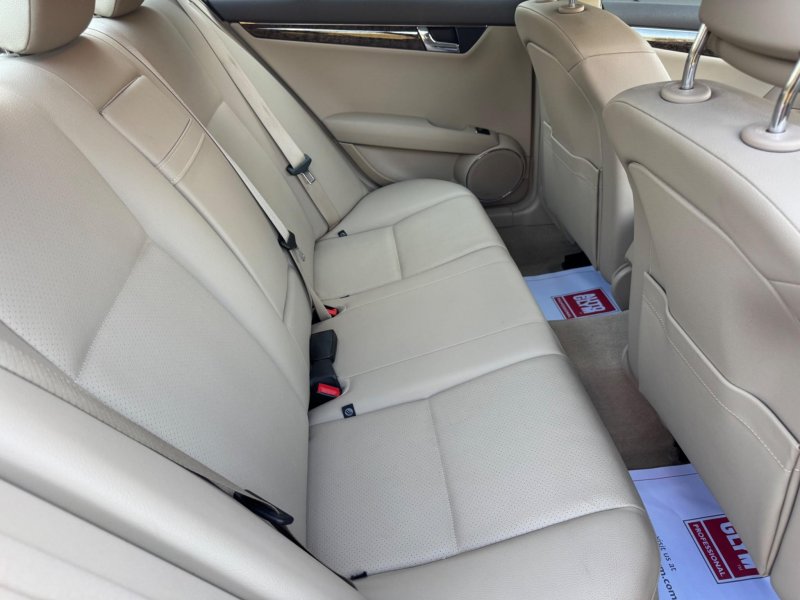 MERCEDES-BENZ C CLASS 1.8 C180 BlueEfficiency Elegance Auto Euro 5 4dr 2011