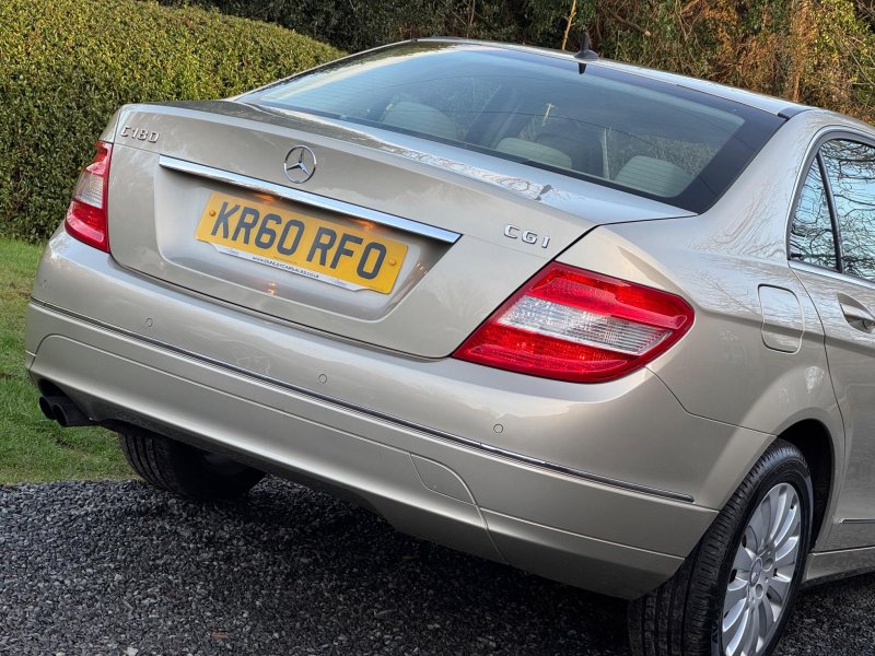 MERCEDES-BENZ C CLASS 1.8 C180 BlueEfficiency Elegance Auto Euro 5 4dr 2011
