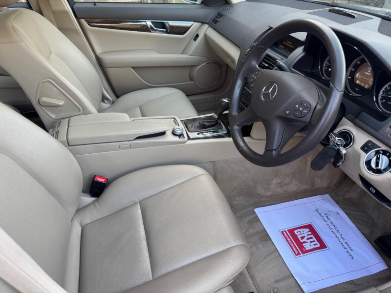 MERCEDES-BENZ C CLASS 1.8 C180 BlueEfficiency Elegance Auto Euro 5 4dr 2011