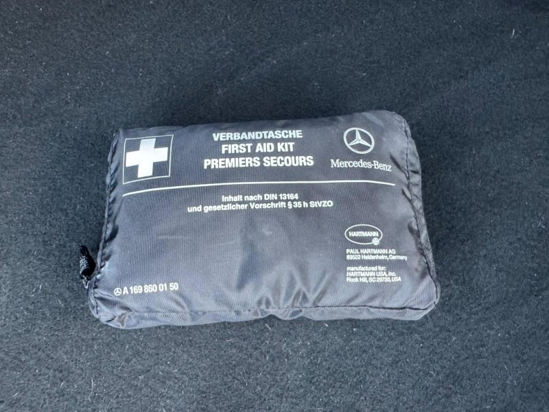 MERCEDES-BENZ C CLASS 1.8 C180 BlueEfficiency Elegance Auto Euro 5 4dr 2011