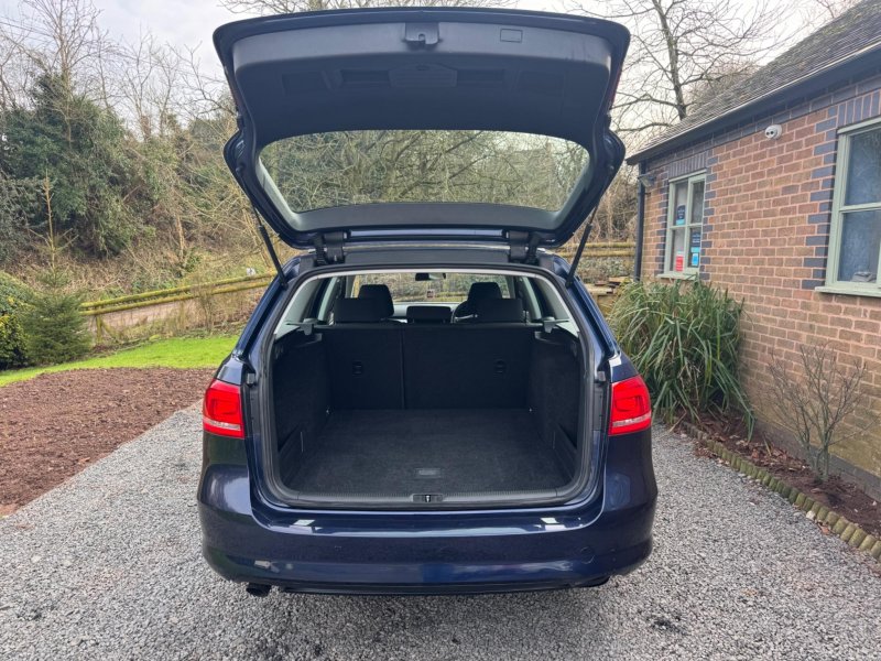 VOLKSWAGEN PASSAT 1.6 TDI BlueMotion Tech S Euro 5 (s/s) 5dr 2013