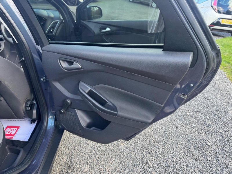 FORD FOCUS 1.0T EcoBoost Zetec Euro 5 (s/s) 5dr 2013