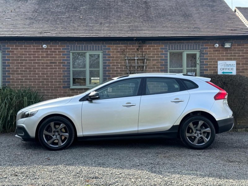 VOLVO V40 CROSS COUNTRY 2.0 D2 Lux Auto Euro 6 (s/s) 5dr 2015