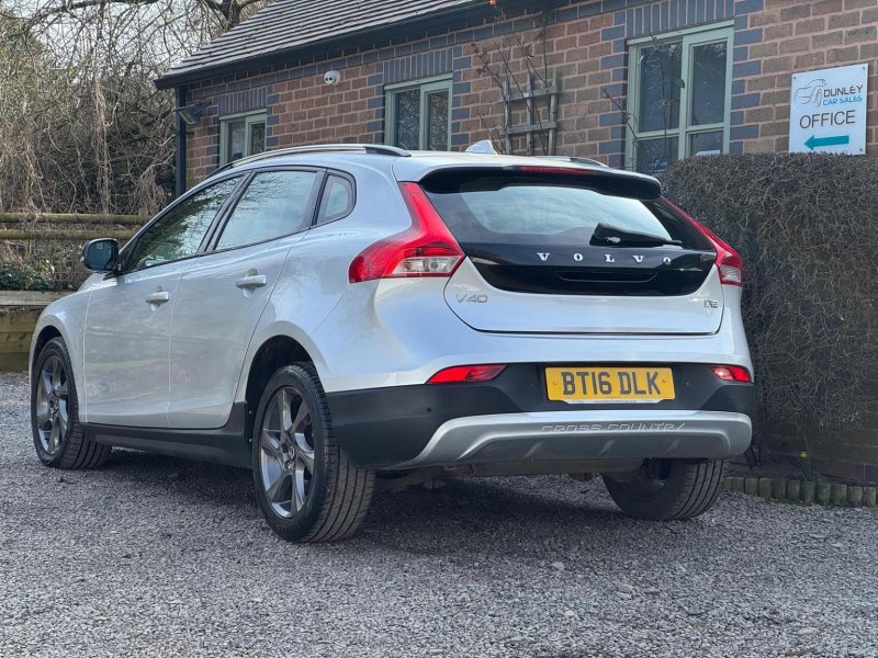 VOLVO V40 CROSS COUNTRY 2.0 D2 Lux Auto Euro 6 (s/s) 5dr 2015