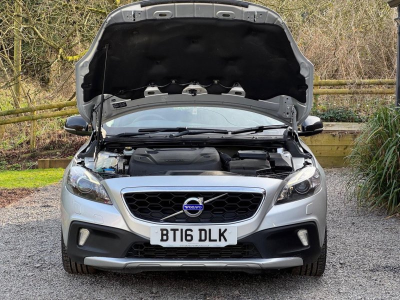 VOLVO V40 CROSS COUNTRY 2.0 D2 Lux Auto Euro 6 (s/s) 5dr 2015