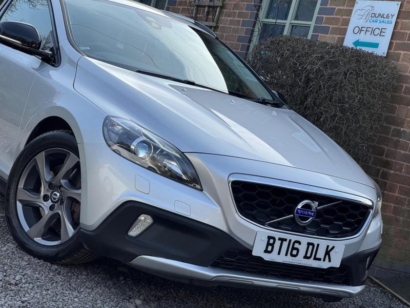 VOLVO V40 CROSS COUNTRY 2.0 D2 Lux Auto Euro 6 (s/s) 5dr 2015