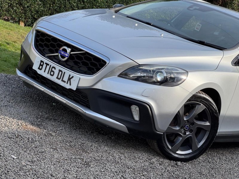 VOLVO V40 CROSS COUNTRY 2.0 D2 Lux Auto Euro 6 (s/s) 5dr 2015