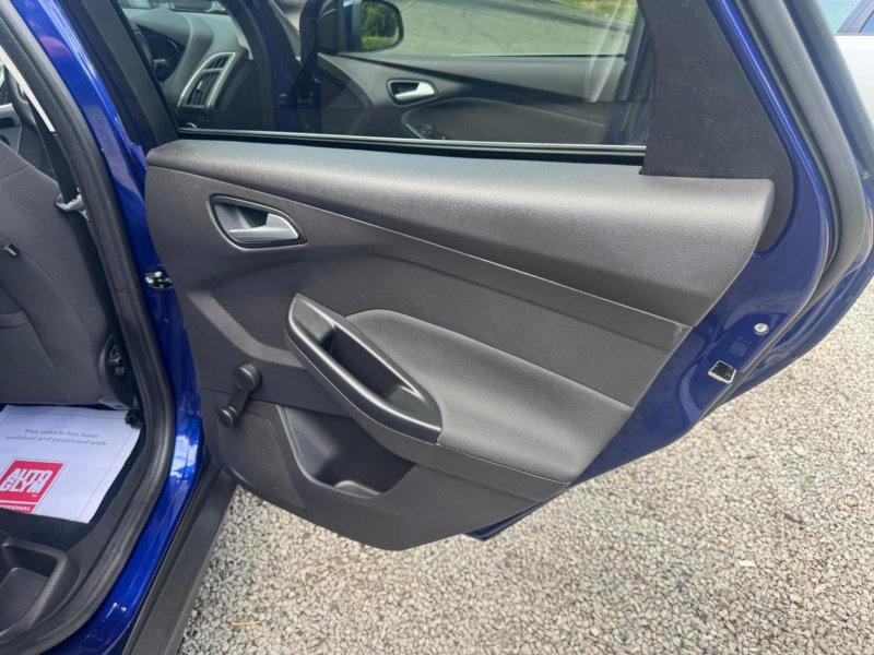 FORD FOCUS 1.0T EcoBoost Zetec Navigator Euro 5 (s/s) 5dr 2014