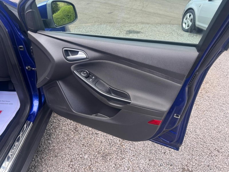 FORD FOCUS 1.0T EcoBoost Zetec Navigator Euro 5 (s/s) 5dr 2014