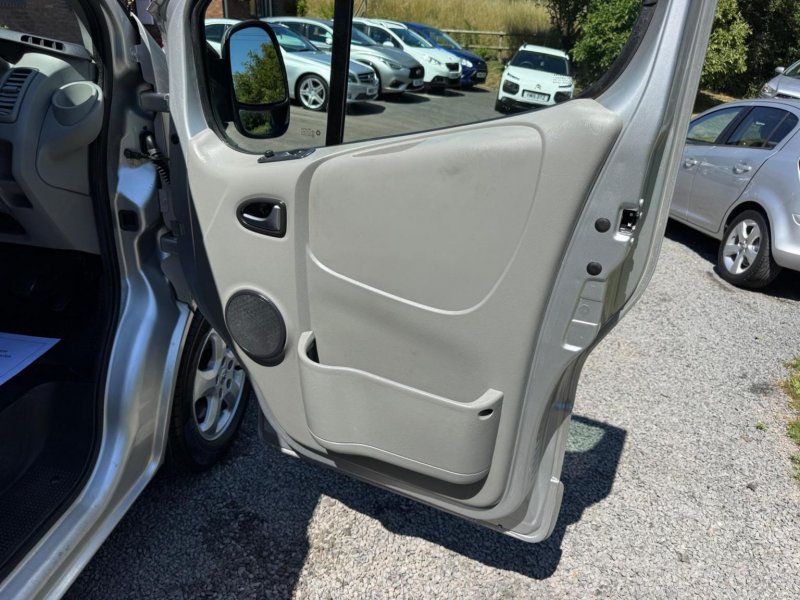 VAUXHALL VIVARO 2.0 CDTi Sportive FWD L1 4dr 2013