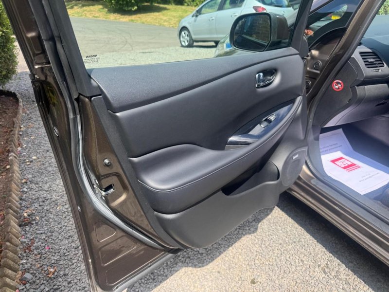 NISSAN LEAF 30kWh Tekna Auto 5dr 2017