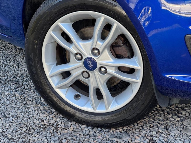 FORD FIESTA 1.0T EcoBoost Zetec Euro 5 (s/s) 5dr 2015
