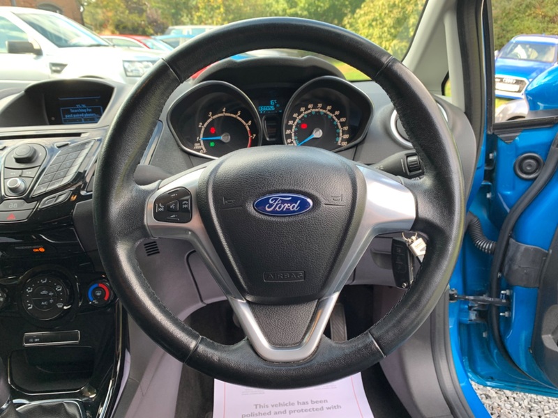 FORD FIESTA ZETEC 2013