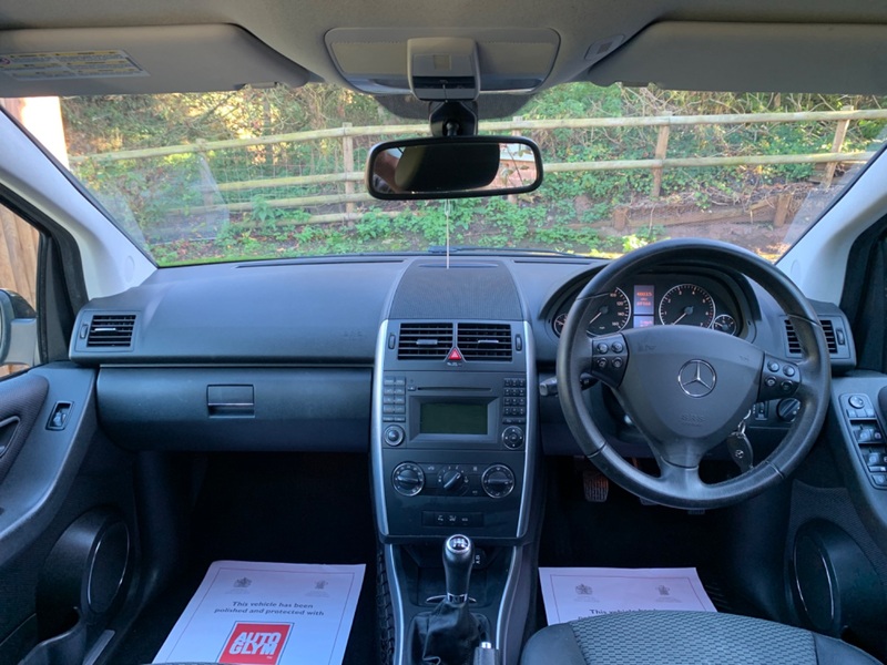 MERCEDES-BENZ A CLASS A160 BLUEEFFICIENCY AVANTGARDE SE 2011