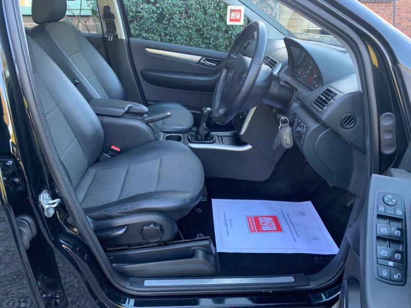 MERCEDES-BENZ A CLASS A160 BLUEEFFICIENCY AVANTGARDE SE 2011