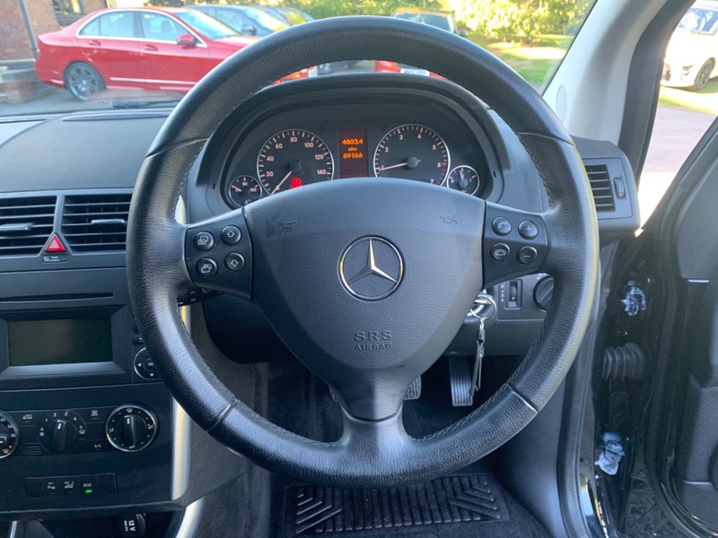 MERCEDES-BENZ A CLASS A160 BLUEEFFICIENCY AVANTGARDE SE 2011