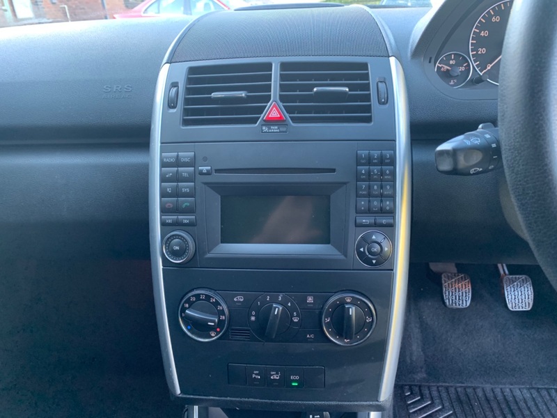 MERCEDES-BENZ A CLASS A160 BLUEEFFICIENCY AVANTGARDE SE 2011