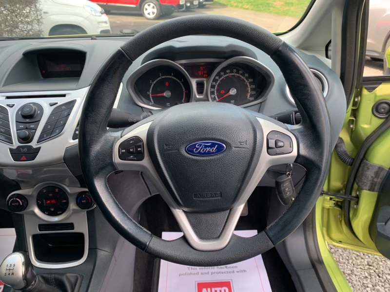 FORD FIESTA TITANIUM 2010