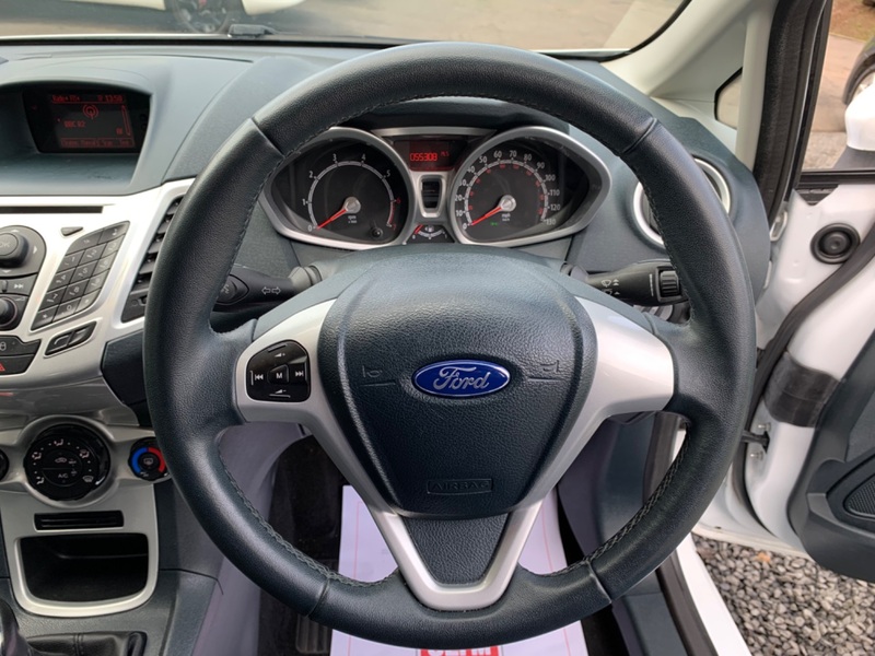 FORD FIESTA ZETEC 2012